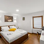New!!!Apartment Old Town Square